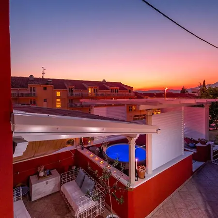 Beachfront Family-Friendly House With Hot Tub Cavtat, Dubrovnik - 22828 *