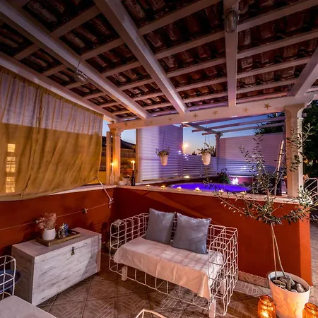 Beachfront Family-Friendly House With Hot Tub Cavtat, Dubrovnik - 22828 Vikendica *