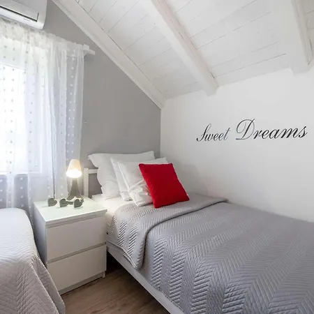 Vikendica Beachfront Family-Friendly House With Hot Tub Cavtat, Dubrovnik - 22828