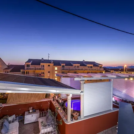 Casa vacanze Beachfront Family-Friendly House With Hot Tub Cavtat, Dubrovnik - 22828 *