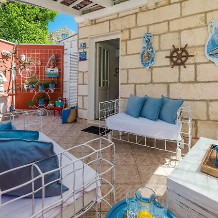 Beachfront Family-Friendly House With Hot Tub Cavtat, Dubrovnik - 22828 Cavtat