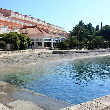 Beachfront Family-Friendly House With Hot Tub Cavtat, Dubrovnik - 22828 * Cavtat