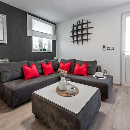 Beachfront Family-Friendly House With Hot Tub Cavtat, Dubrovnik - 22828 *
