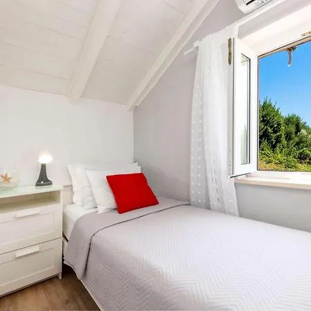 Beachfront Family-Friendly House With Hot Tub Cavtat, Dubrovnik - 22828 Vikendica Cavtat